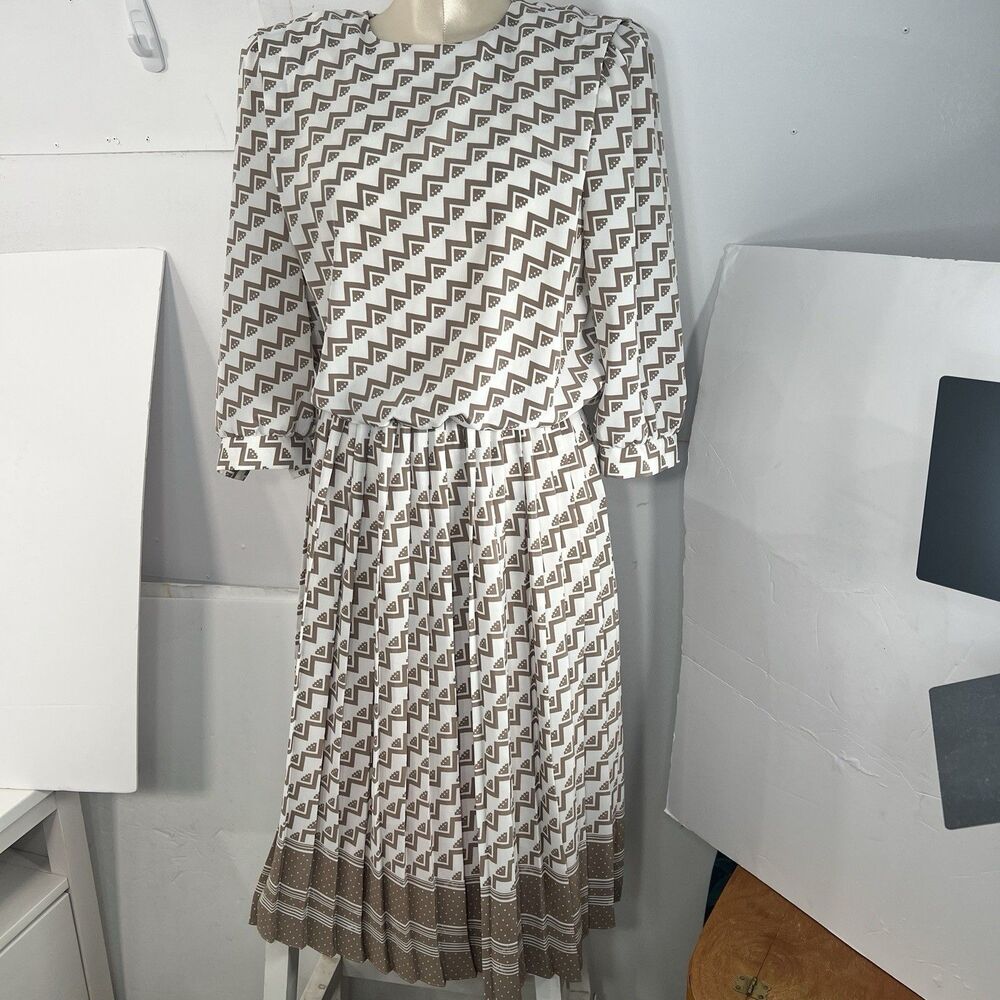 Vintage VLP Dress 80s Geometric Blouson tan cream w Pleated Skirt Size 10P - Picture 2 of 16